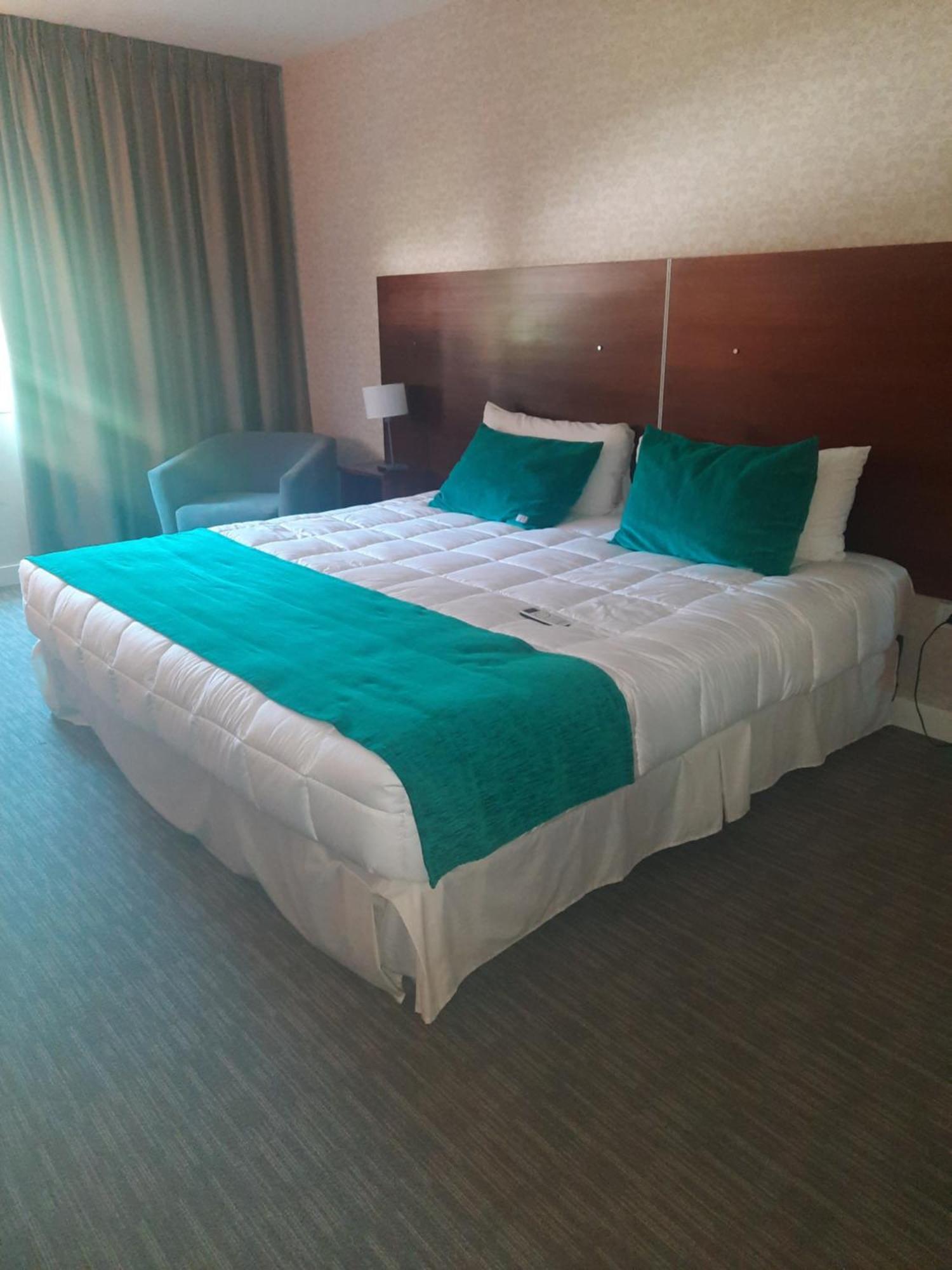 Howard Johnson Plaza & Convention Center 3*